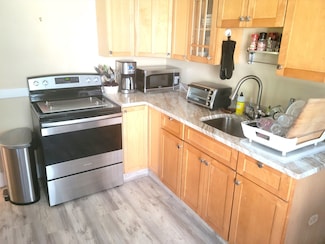 977 Hancock St Unit 2, Quincy, MA 02170