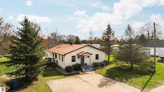 431 E Bittner Ave, Reed City, MI 49677