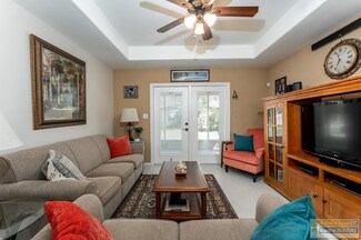10 Doral Dr, Laguna Vista, TX 78578