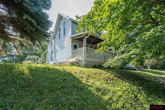 817 N 4th St, Mankato, MN 56001