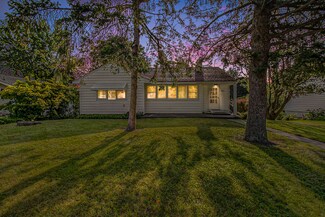 1022 N Robert St, Ludington, MI 49431