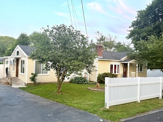 24 Curran St, Norwich, CT 06360