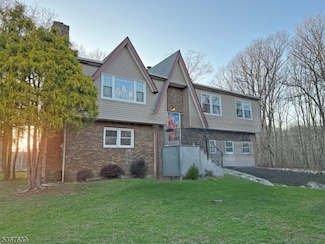 29 Billings Rd, Hopatcong, NJ 07843