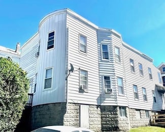 8 Bourne St Unit 2R, Worcester, MA 01606