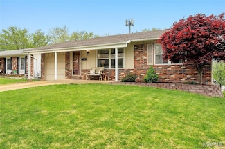 209 Carrington Ln, Saint Louis, MO 63125
