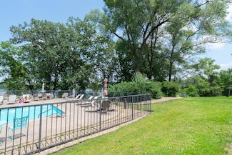 1136 Chelsea Ct, New Brighton, MN 55112