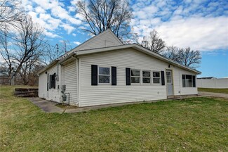 12 33rd Ave SW, Cedar Rapids, IA 52404