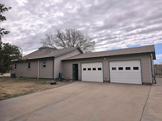 421 N 5th Ave, Hill City, KS 67642