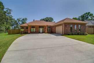 323 Ellis School Rd, Highlands, TX 77562