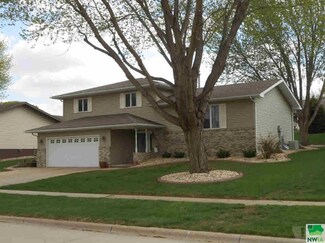570 15th St SE, Le Mars, IA 51031
