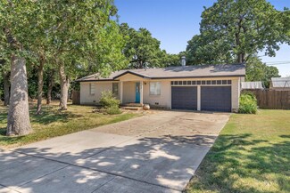 3004 Russell Rd, Arlington, TX 76001