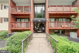 51 Skyhill Rd Unit 202, Alexandria, VA 22314