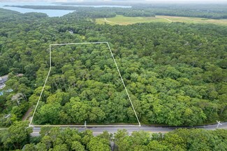 8 Meshacket Wood Rd, Edgartown, MA 02539