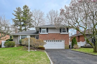 89 Birchwood Park Dr, Syosset, NY 11791