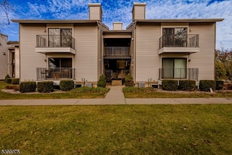 17 Sam Bonnell Dr, Clinton, NJ 08809