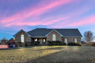 2862 Prince Dr, Clarksville, TN 37043