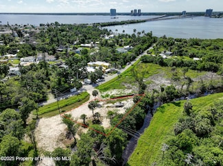 1107 River Rd, North Fort Myers, FL 33903