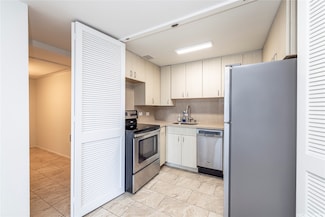 225 Queen St Unit 16, Honolulu, HI 96813