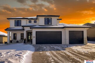 18212 Cheyenne Rd, Omaha, NE 68136