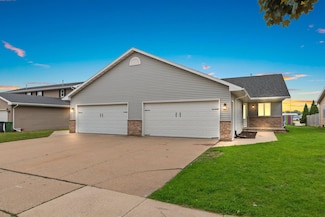 513 Stone Gate Dr, Kimberly, WI 54136