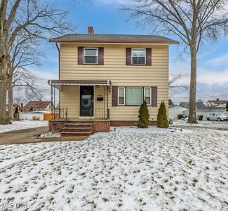 7800 Lanyard Dr, Cleveland, OH 44129