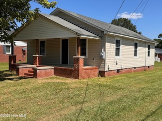 107 S McCaskey Rd, Williamston, NC 27892
