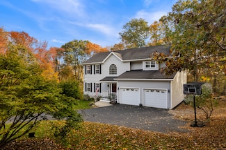 10 Marcia Dr, Uncasville, CT 06382