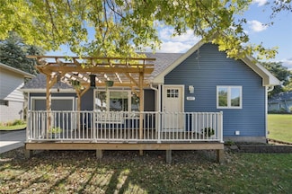 307 Columbus St, Pella, IA 50219