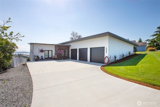 8068 Niska Rd, Blaine, WA 98230
