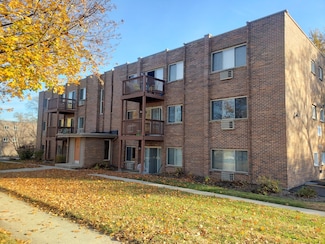 717 Strom Dr Unit 3A, West Dundee, IL 60118