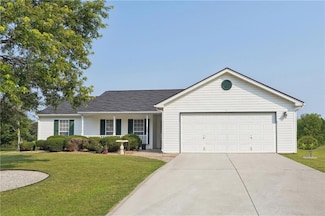 453 Raymond Dr, Winder, GA 30680
