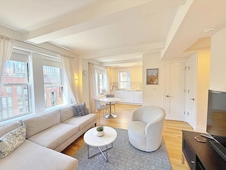 365 W 20th St Unit 6-C, New York, NY 10011