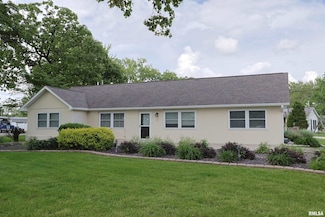 205 E Jennings St, Salem, IL 62881
