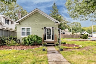 80 Northup St, Warwick, RI 02889