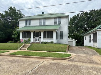 938 Poplar St, Poplar Bluff, MO 63901