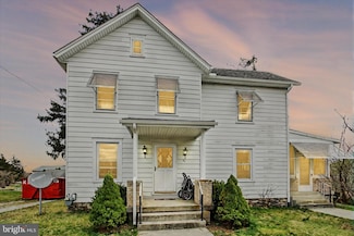 54 4th St, Biglerville, PA 17307