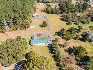 2274 Deerfield Dr, Maiden, NC 28650