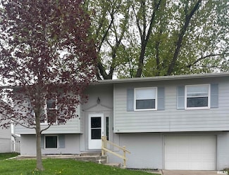 1951 Bristol Dr, Bettendorf, IA 52722