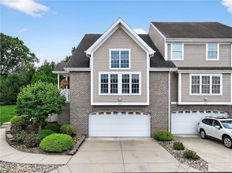 1049 Waterford Ct E, Canonsburg, PA 15317