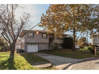 1113 W 3rd Cir, Edgerton, KS 66021
