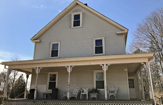 28 Austin St, Barre, MA 01005