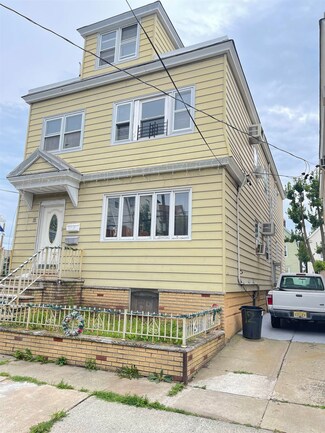 12 Washington Pkwy, Bayonne, NJ 07002