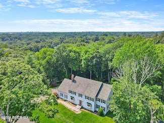 10 Hillcrest Ln, Old Greenwich, CT 06870