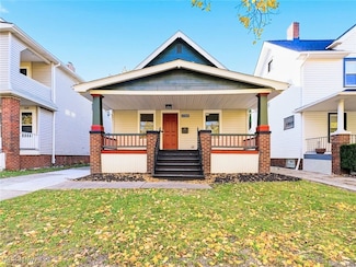 2208 Waterbury Rd, Lakewood, OH 44107