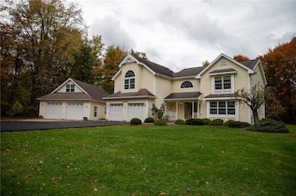 357 Morningstar Ln, New Castle, PA 16105