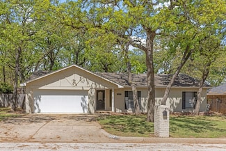 6813 Shadydale Dr, North Richland Hills, TX 76182
