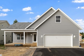 2737 Ruby St, Traverse City, MI 49684