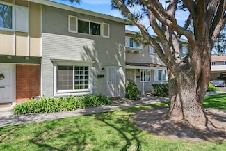 19846 Kingswood Ln, Huntington Beach, CA 92646