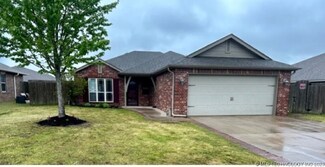 208 W Dillon Dr, Kiefer, OK 74041