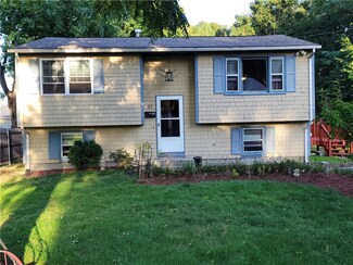 29 Regnaire Ct, West Warwick, RI 02893